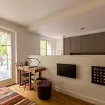 Sophisticated Home Close To The Museums